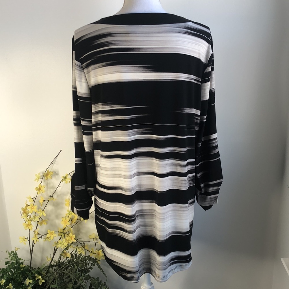 Chico’s black white abstract stripe tunic top - Picture 5 of 8
